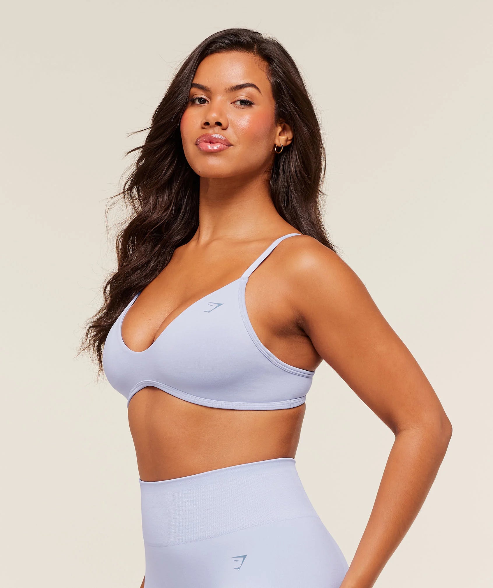 SOFT SCULPT V-NECK SPORTS BRA
