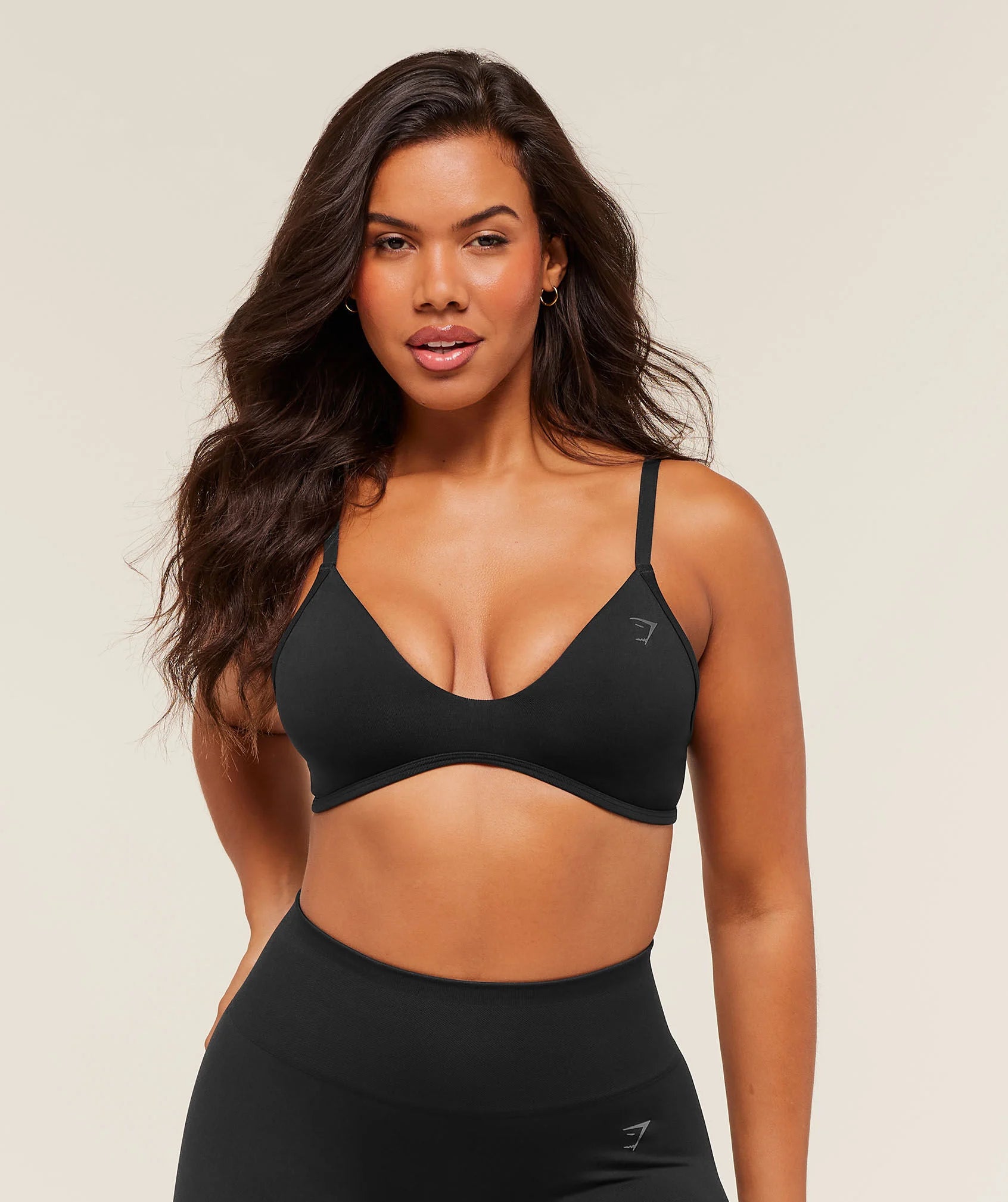 SOFT SCULPT V-NECK SPORTS BRA