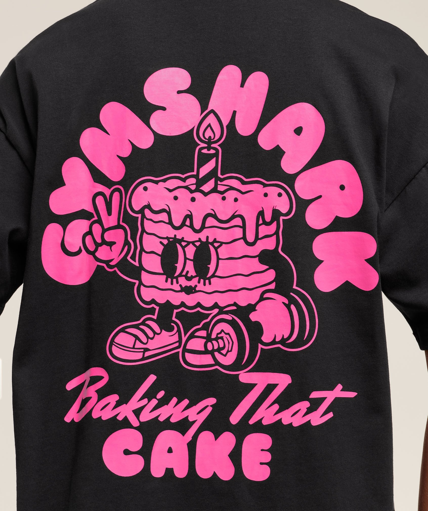 BAKING THAT CAKE GRAPHIC T-SHIRT