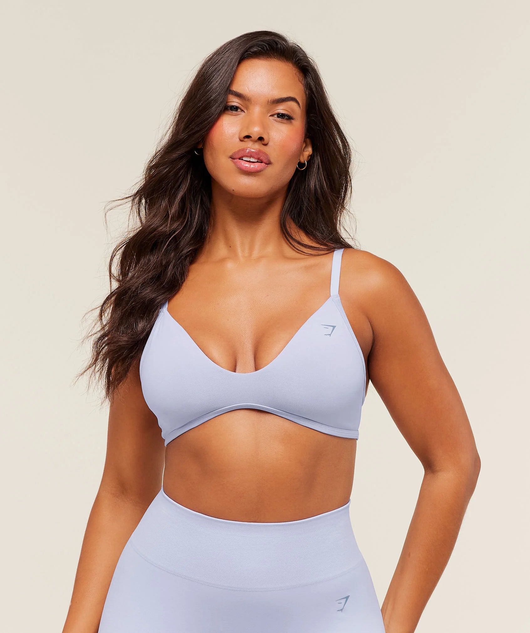 SOFT SCULPT V-NECK SPORTS BRA