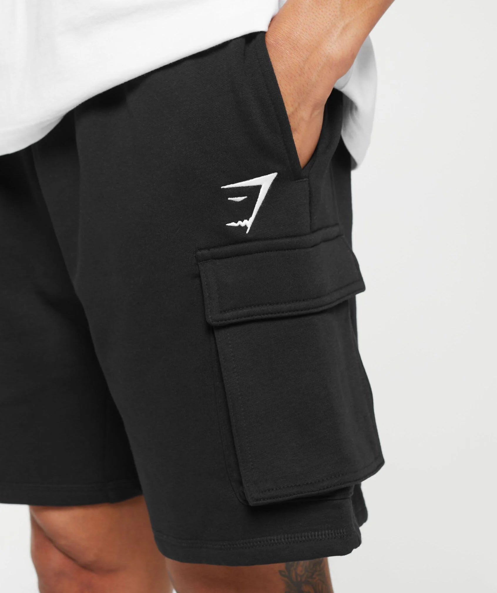 GYMSHARK CREST 7" CARGO SHORTS