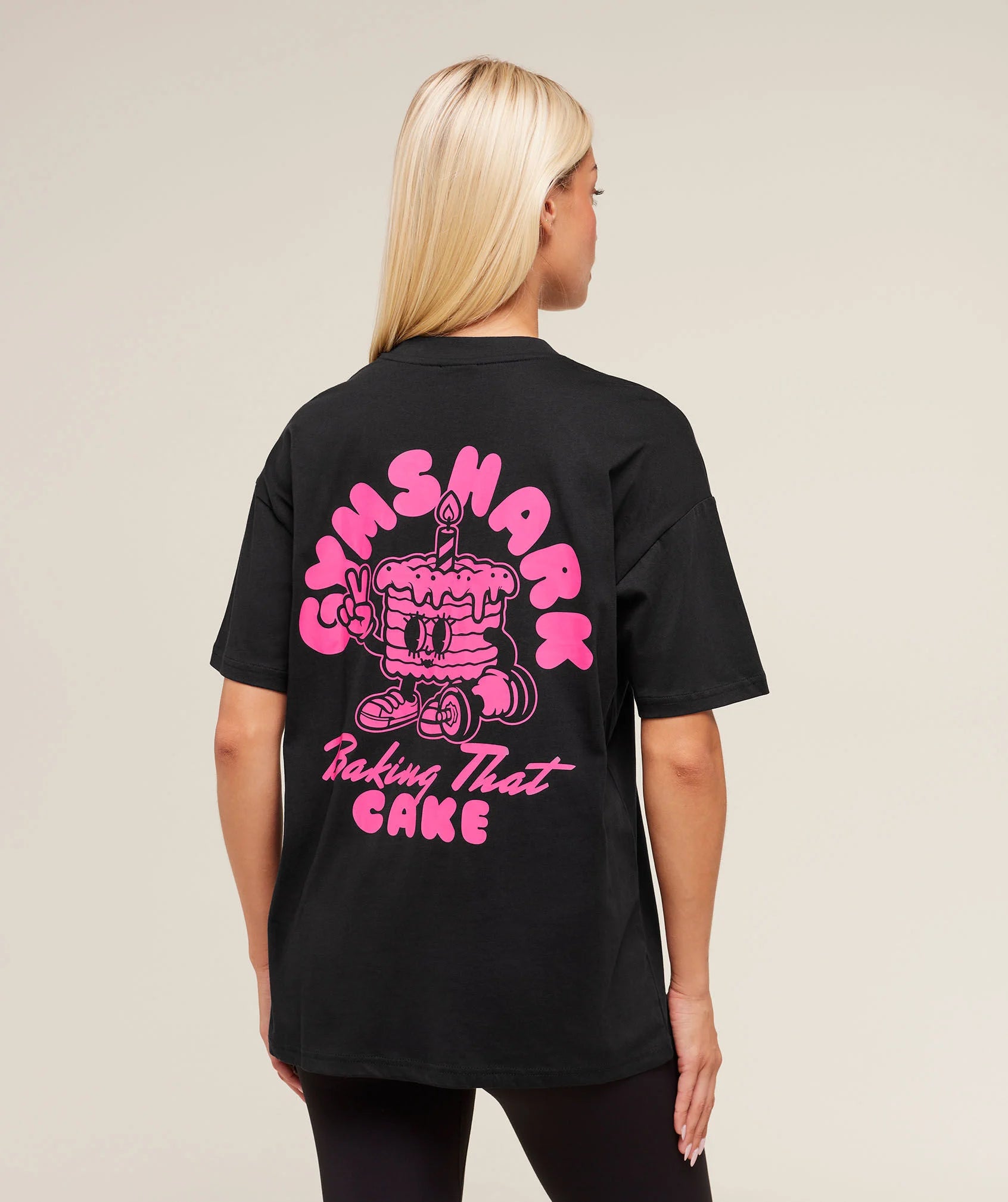 BAKING THAT CAKE GRAPHIC T-SHIRT