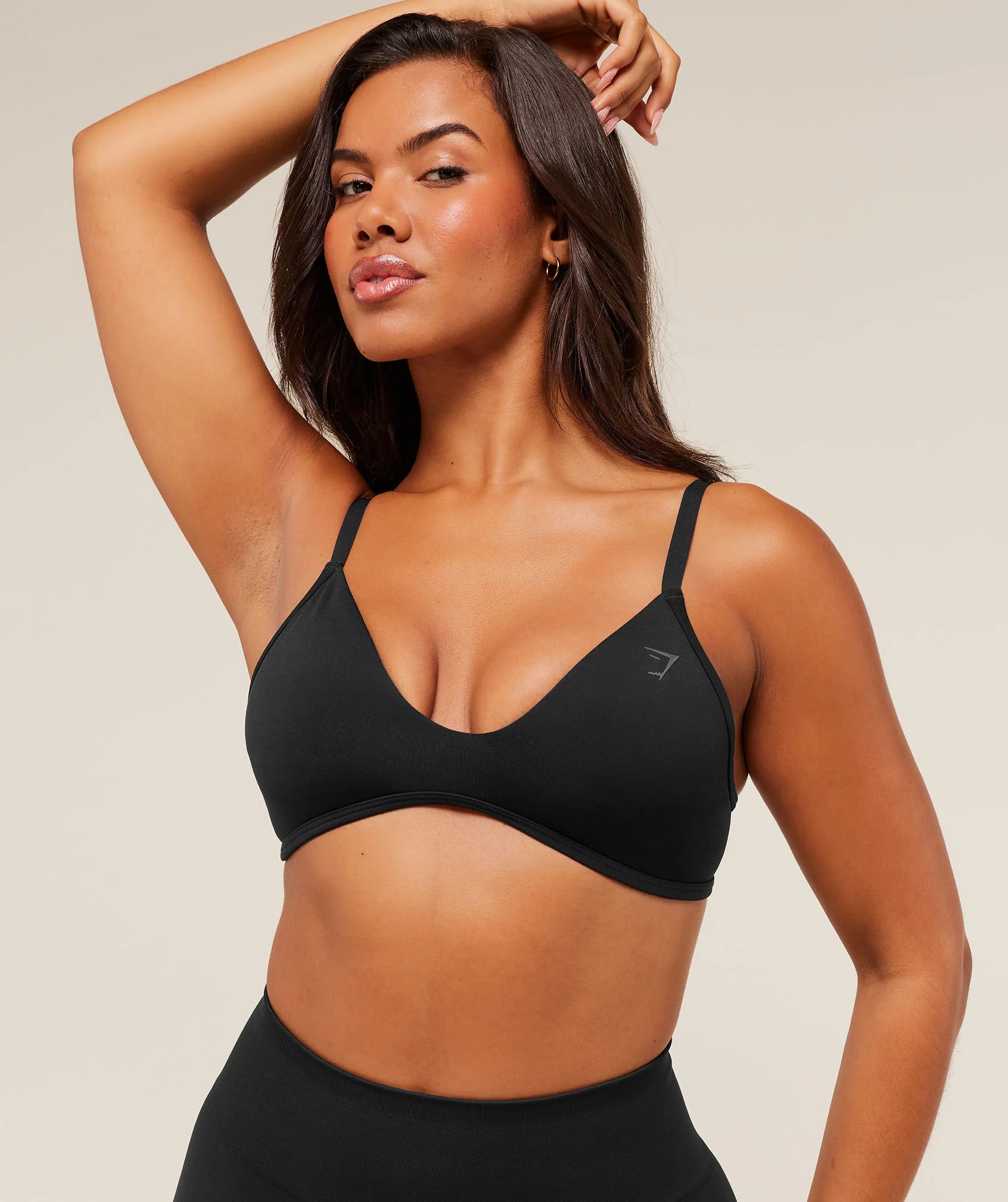 SOFT SCULPT V-NECK SPORTS BRA