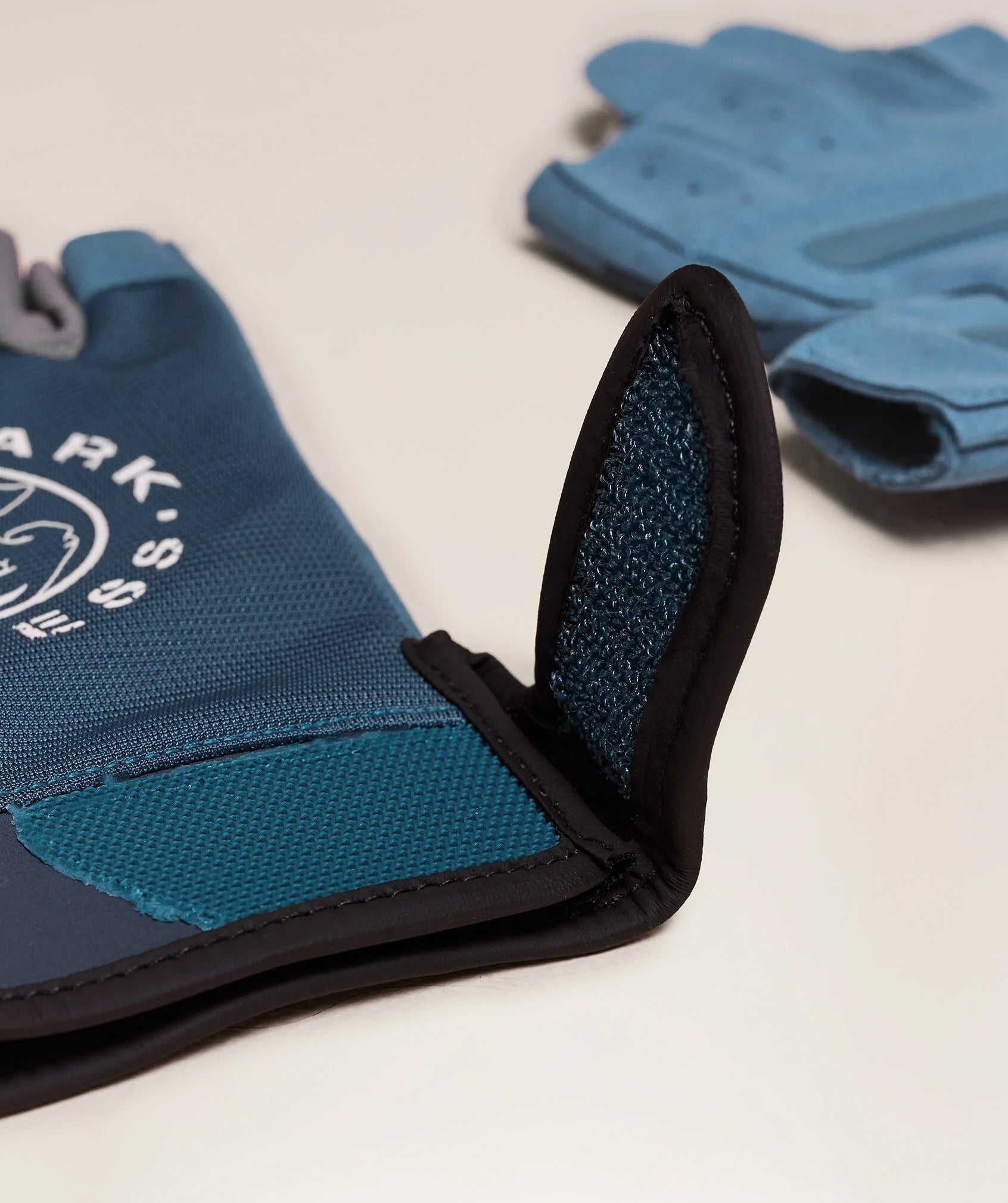 GYMSHARK LIFTING GLOVES